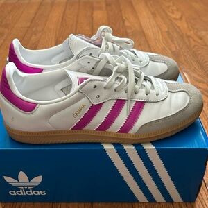 Adidas Samba
Pink/white